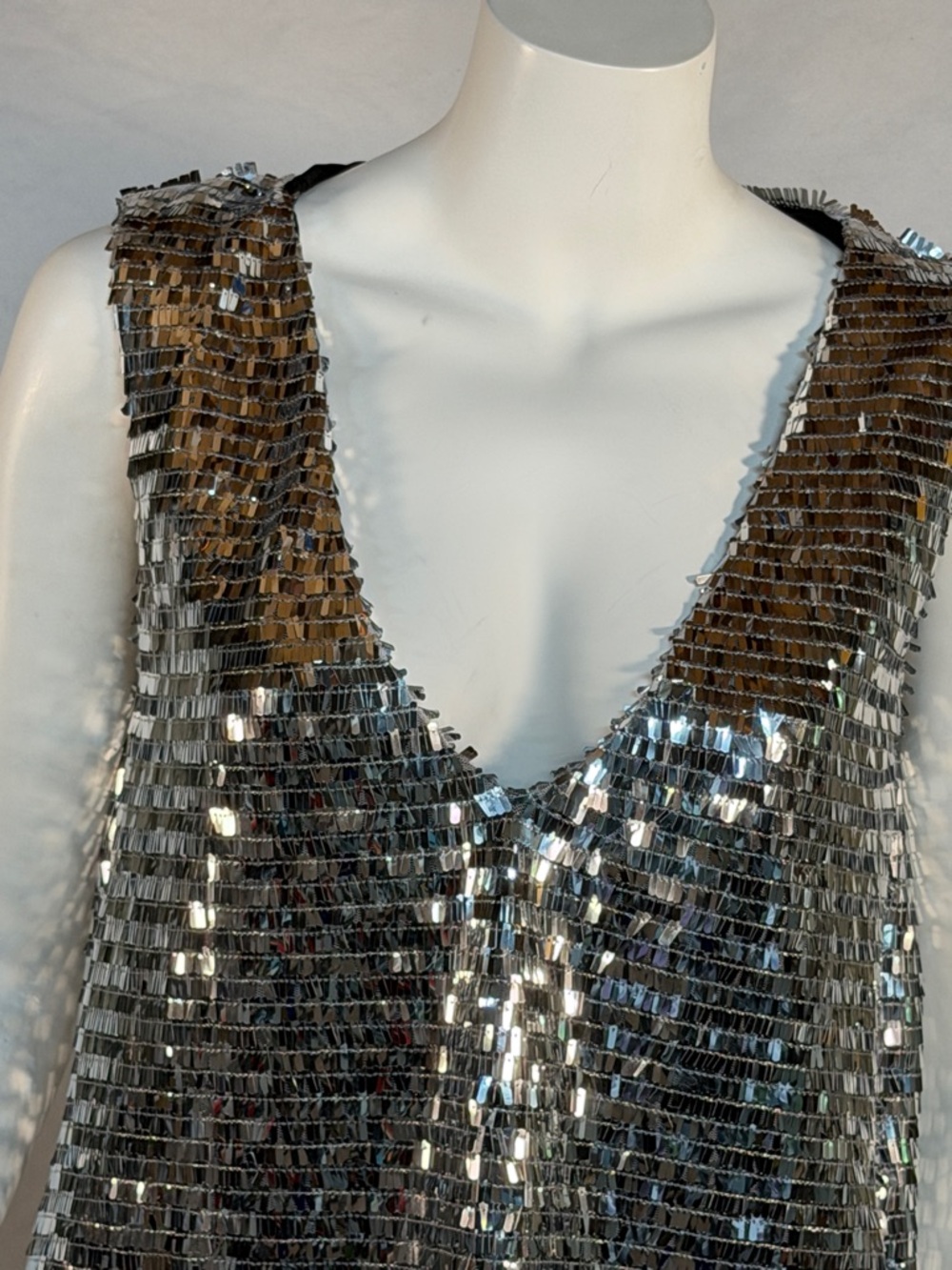 Ripley Rader Size Medium Silver Sequin V-Neck Mini Dress - Picture 2 of 8